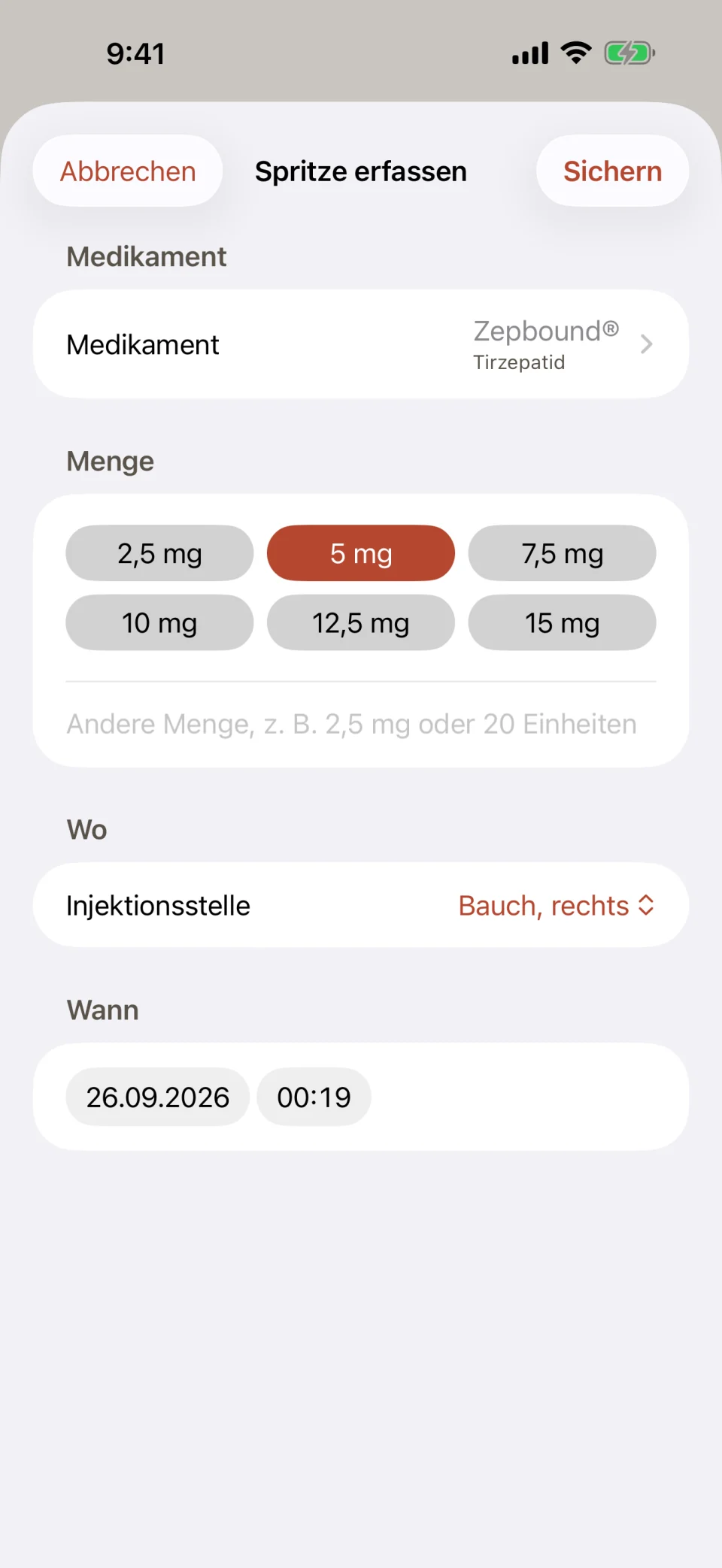 Der Bildschirm „Spritze erfassen“ in Glutide: Zepbound (Tirzepatid) als Medikament, Dosis-Tasten von 2,5 mg bis 15 mg mit ausgewählten 5 mg, die Injektionsstelle „Bauch, rechts“ sowie Datum und Uhrzeit der Dosis.
