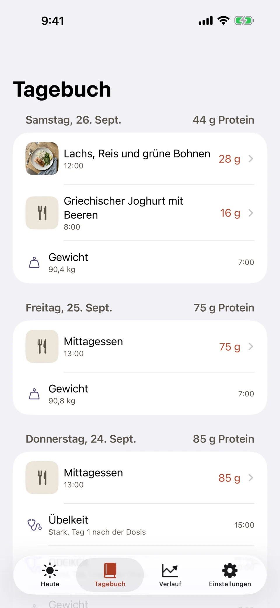 Der Tab „Tagebuch“ in Glutide: Samstag mit 44 Gramm Protein aus Lachs mit Reis und grünen Bohnen und aus griechischem Joghurt mit Beeren, dazu eine Gewichtserfassung, Freitag mit 75 Gramm und Donnerstag mit 85 Gramm und einer erfassten Übelkeit mit der Stärke „Stark“, Tag 1 nach der Dosis.