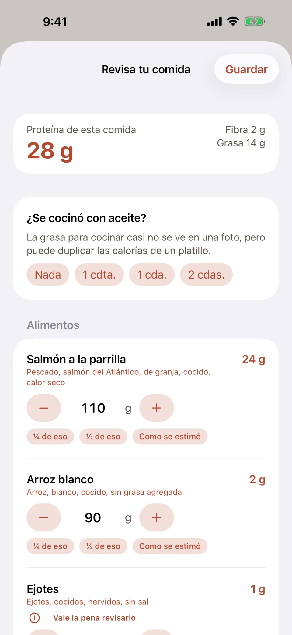 La pantalla Revisa tu comida de Glutide después de una foto de salmón a la parrilla, arroz blanco y ejotes: 28 gramos de proteína en total, una pregunta sobre el aceite para cocinar y cada alimento con un peso en gramos que se puede cambiar.