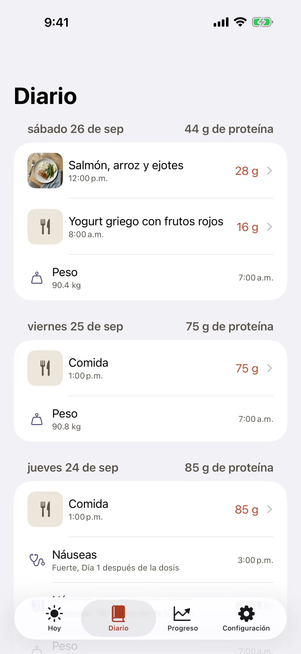 La pestaña Diario de Glutide: el sábado con 44 gramos de proteína del salmón con arroz y ejotes y del yogur griego con fresas y moras, más un registro de peso; el viernes con 75 gramos; y el jueves con 85 gramos y un registro de náuseas con intensidad Fuerte, día 1 después de la dosis.