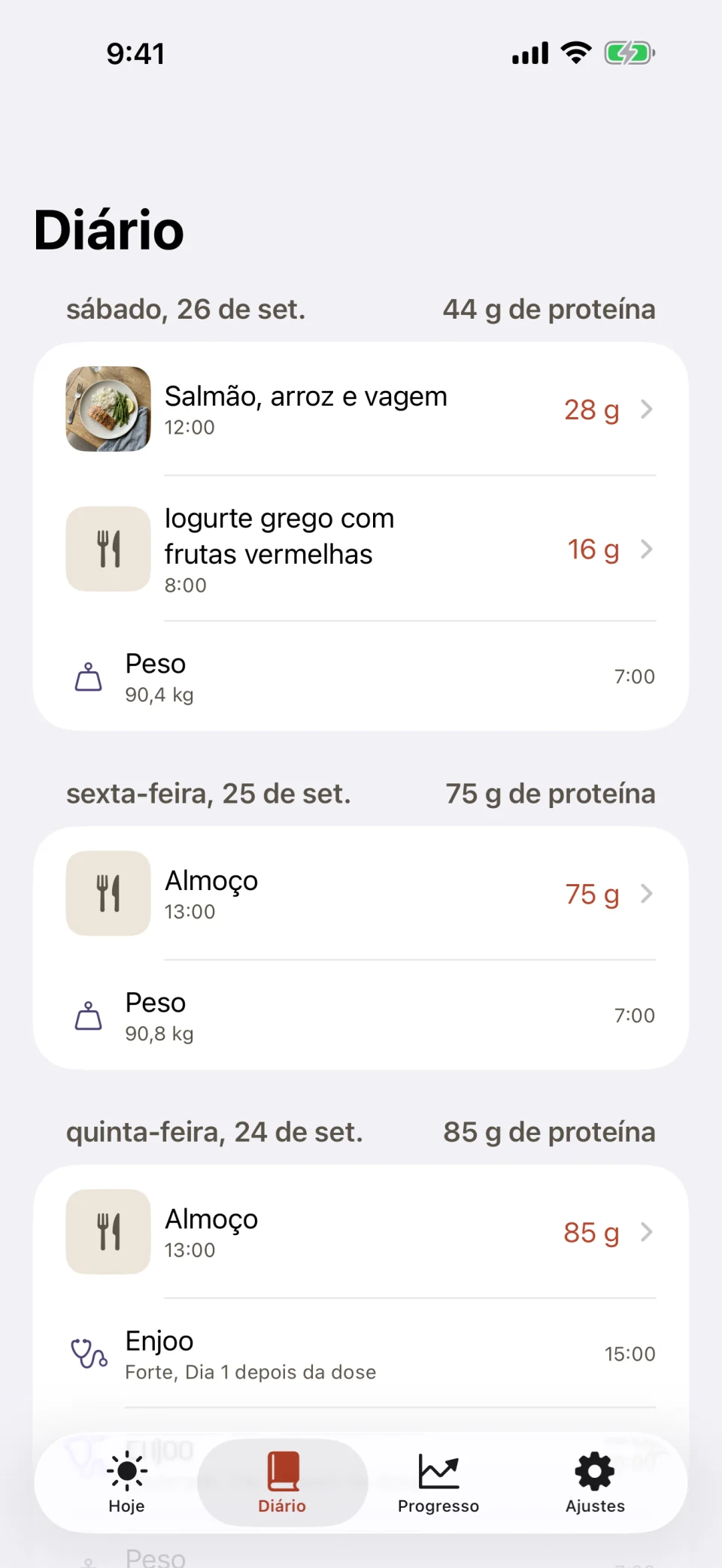 A aba Diário do Glutide: sábado com 44 gramas de proteína, vindas de salmão com arroz e vagem e de iogurte grego com frutas vermelhas, mais uma pesagem; sexta-feira com 75 gramas; e quinta-feira com 85 gramas e um registro de enjoo com intensidade Forte, no dia 1 depois da dose.