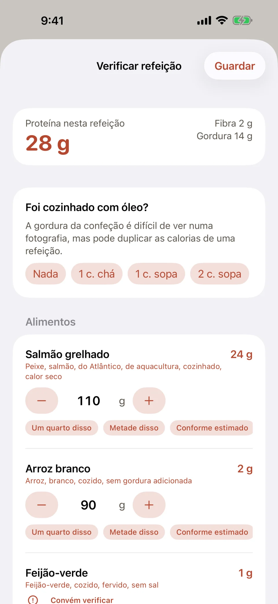 O ecrã Verificar refeição do Glutide: 28 gramas de proteína para salmão grelhado, arroz branco e feijão-verde, uma pergunta sobre óleo de cozinha com as opções Nada, 1 c. chá, 1 c. sopa ou 2 c. sopa, e cada alimento com um peso em gramas que pode ser aumentado, diminuído ou reduzido a metade.