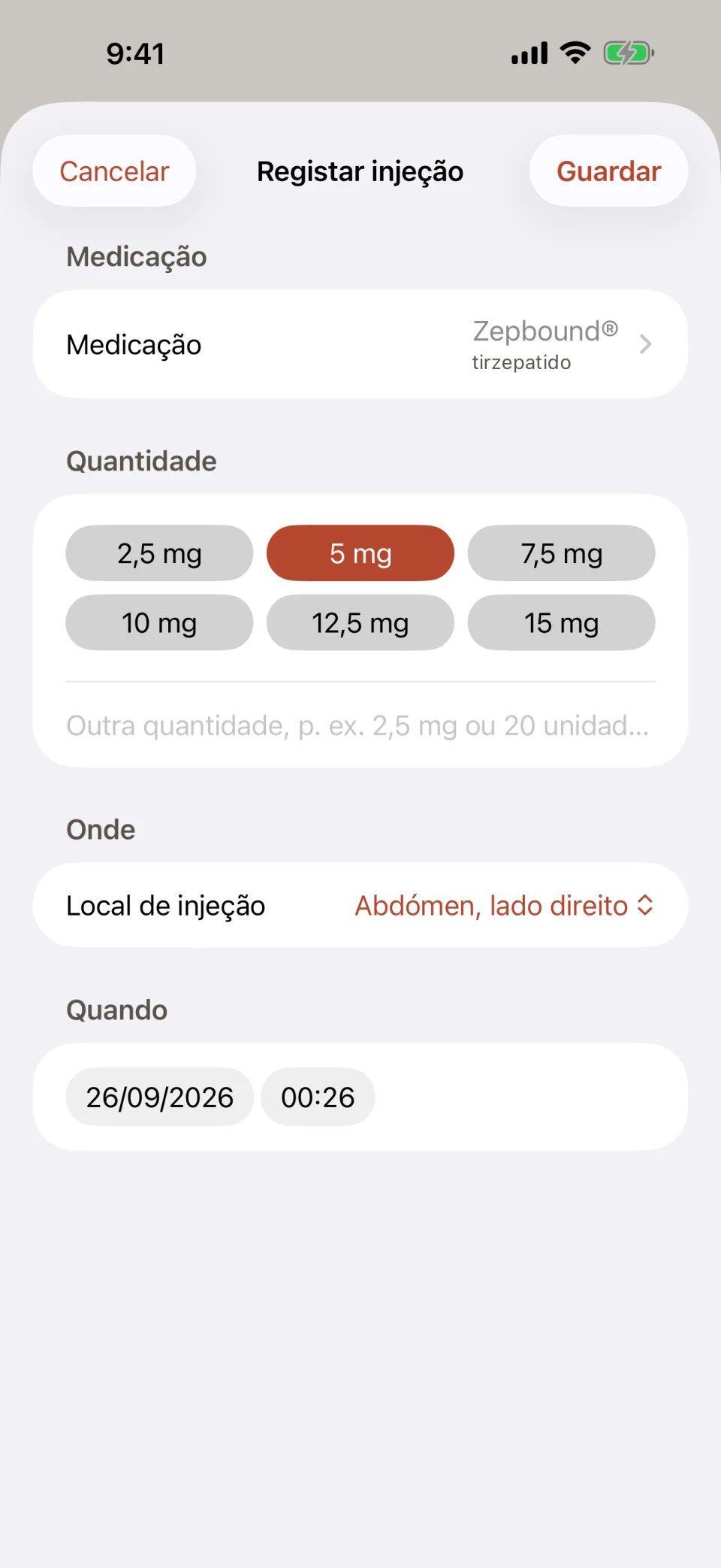 O ecrã Registar injeção do Glutide: Zepbound (tirzepatido) como medicação, botões de dose de 2,5 mg a 15 mg com 5 mg selecionado, o local de injeção definido como Abdómen, lado direito, e a data e a hora da dose.
